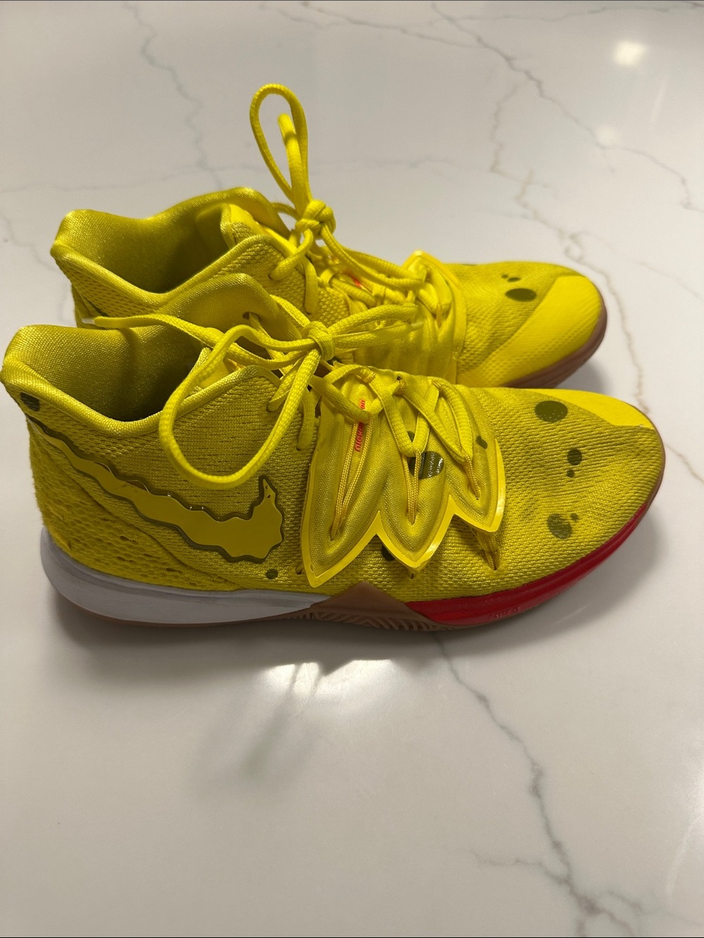 Nike Kyrie Yellow SpongeBob SquarePants High-Top Basketball Sneakers Sz 7Y